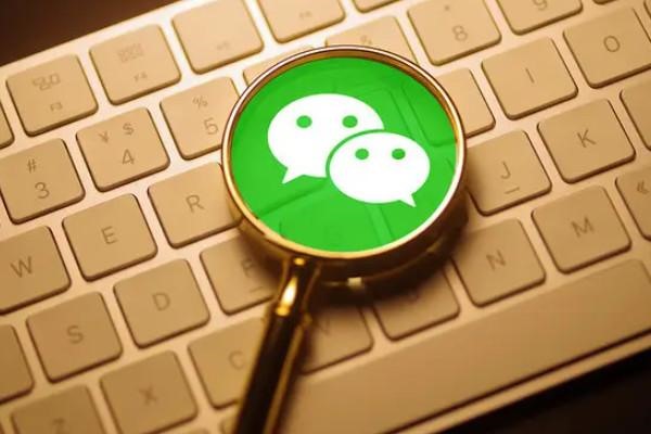 能不能在另一个微信号登录的同时邀请别人帮自己扫码注册微信小号？